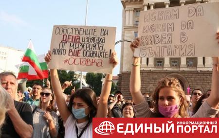 Болгарский премьер попросил уволиться трех министров