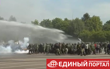 Для Лукашенко устроили показательный "разгон протестующих"