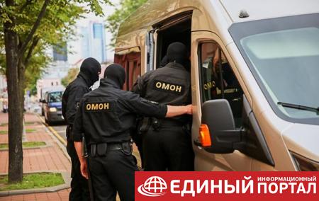 У здания КГБ в Минске задержали журналистов