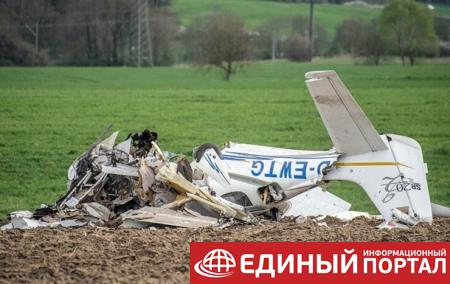 В Германии два человека погибли при падении самолета