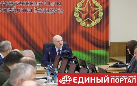 Лукашенко на встрече с военными: Страну не отдадим