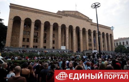 В Тбилиси требуют отставки правительства