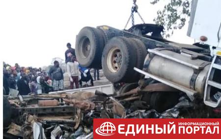 В Малави столкнулись автобус и два грузовика, 21 жертва
