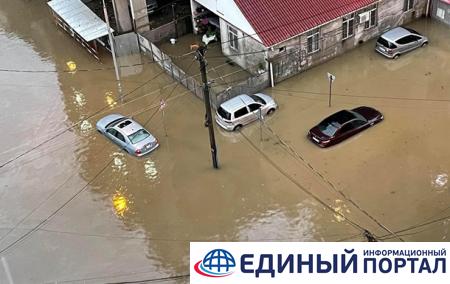 В Грузии ливень затопил улицы в курортном городе