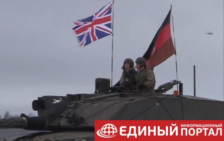 Глава МИД Британии прокатилась на танке в Эстонии