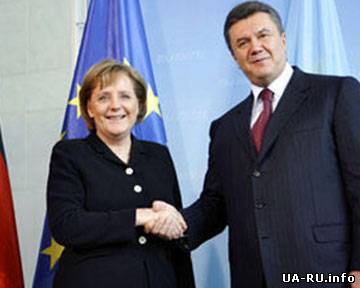Меркель звонит Януковичу, но Президент не отвечает на звонки, - источник
