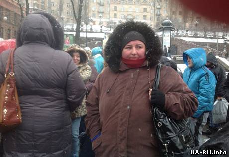"Киевлянки, которым мешают жить" хотели разобрать баррикаду возле КГГА