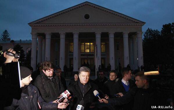 Порошенко не пустили в здание Крымского парламента