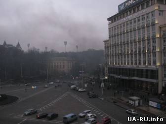 Со стороны Грушевского в сторону Европейской видно черный дым