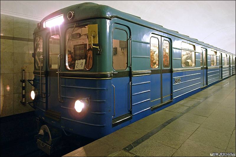 Киевское метро остановило движение