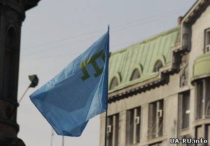 На львовском Евромайдане подняли флаг крымских татар