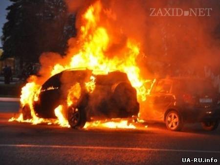 Автомайдан заявляет, что неизвестные сожгли активистам 7 авто за ночь
