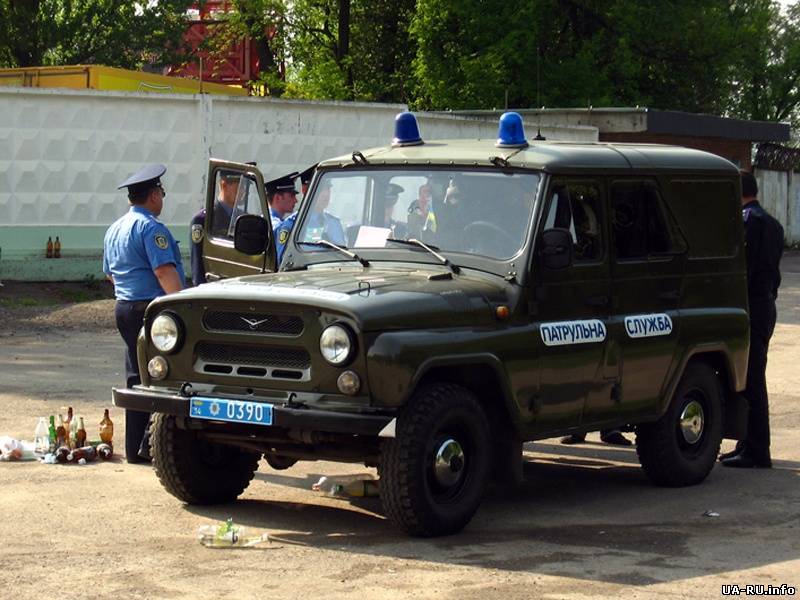 В Ровно милиционеры устанавливают личности двух неизвестных, которые дали пощечину активисту Евромайдана