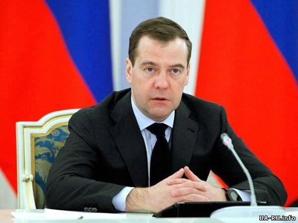 РФ оставляет за собой право на защиту граждан и военных в Крыму - Д.Медведев