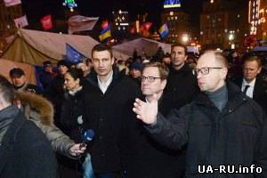 Кличко и Яценюк около часа ждут встречи с Януковичем