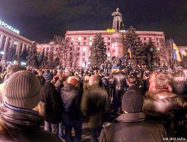 В Днепропетровске памятник Ленину валили 6 часов