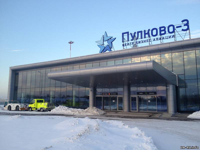 Журналистов "Эхо Москвы" задержали в аэропорту из-за поездки в Киев