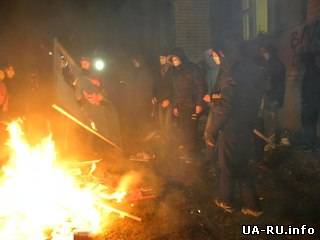 Чернигов: Протестующие взяли ОГА, разгромили офис ПР и КПУ