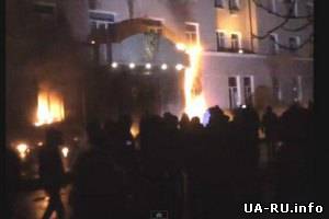 В Житомире после взятия ОГА подожгли здание УМВД