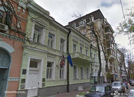 Великобритания временно прекратила работу посольства в Киеве