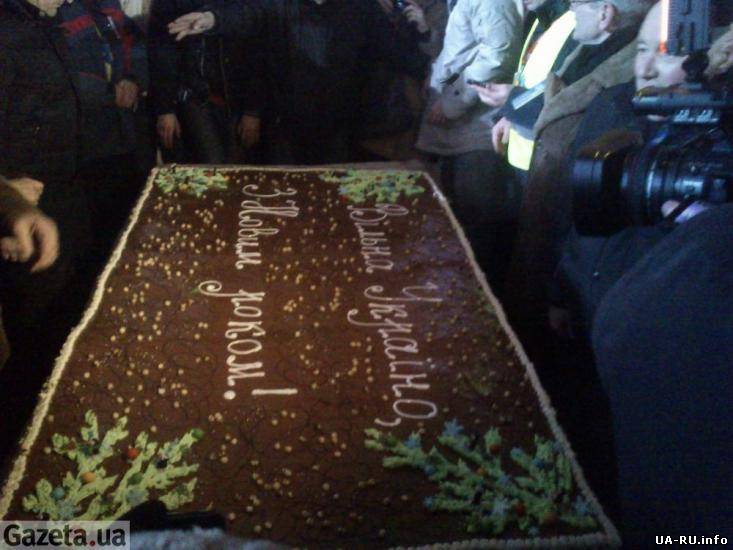 На Евромайдан привезли торт весом 200 кг