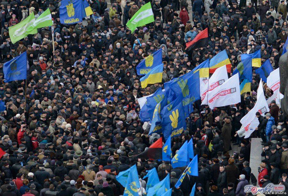 В Ивано-Франковске активисты "Майдана" провели молчаливую акцию "Один за всех - все за одного"