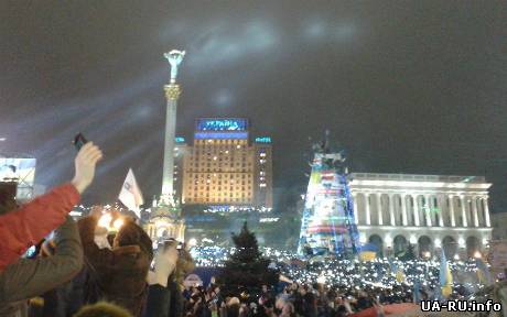 Около 500 тыс человек собрал в новогоднюю ночь майдан. Люди спели а каппелой гимн