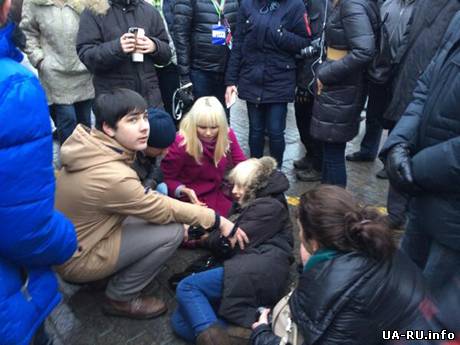 Во время Олимпиады полиция в Москве затоптала французскую журналистку