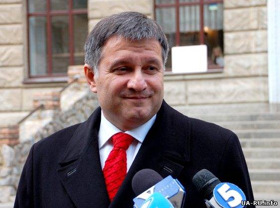 Аваков обвинил РФ в вооруженном вторжении в Крым