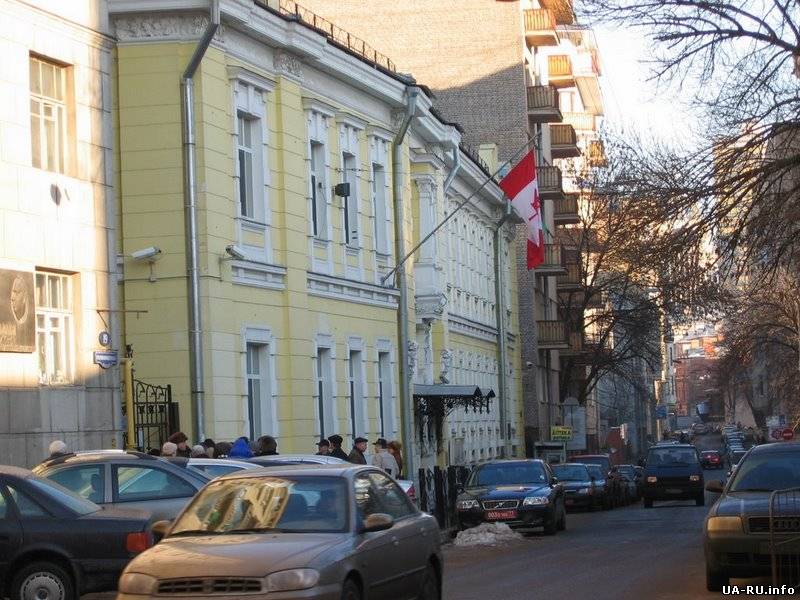 Канада приостановила работу посольства в Киеве