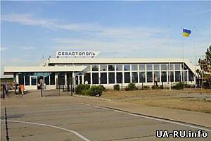 На крыше крымского аэропорта "Бельбек" находятся снайперы