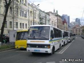 Из Борисполя в Киев едут семь автобусов "Беркута"
