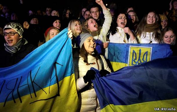 Автомайдан завтра отвезет домой В.Януковичу, Н.Азарову и В.Рыбаку ноты от Евромайдана