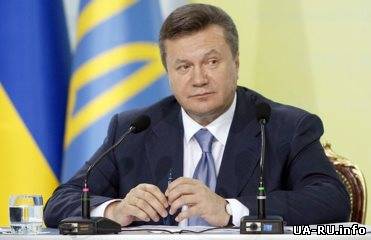Янукович требует от Азарова приделать деньгам ноги