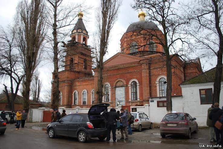 Опубликовано видео штурма церкви, где проходил форум Евромайданов