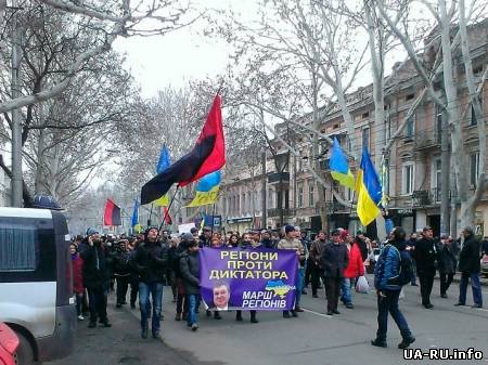В Одессе развернули 500-метровый флаг Украины