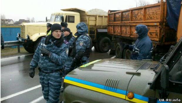 Милиция не дает активистам Майдана проехать в Межигорье (ОНЛАЙН-трансляция, ОБНОВЛЕНО)