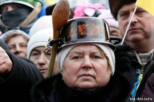 В Киеве около 200 тыс. украинцев вышли на вече против диктатуры