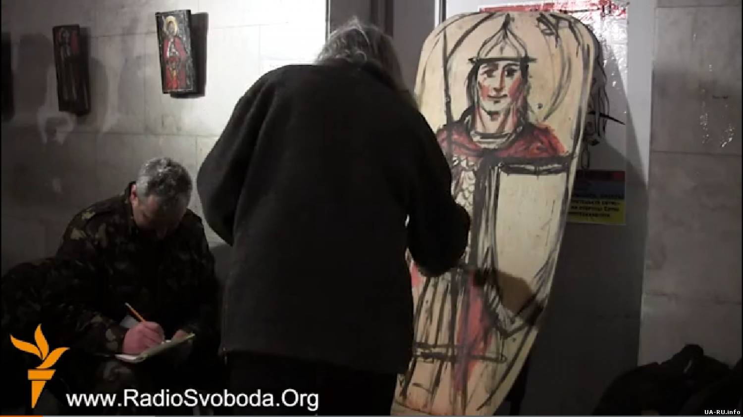 Художники раскрасили щиты участникам самообороны Евромайдана