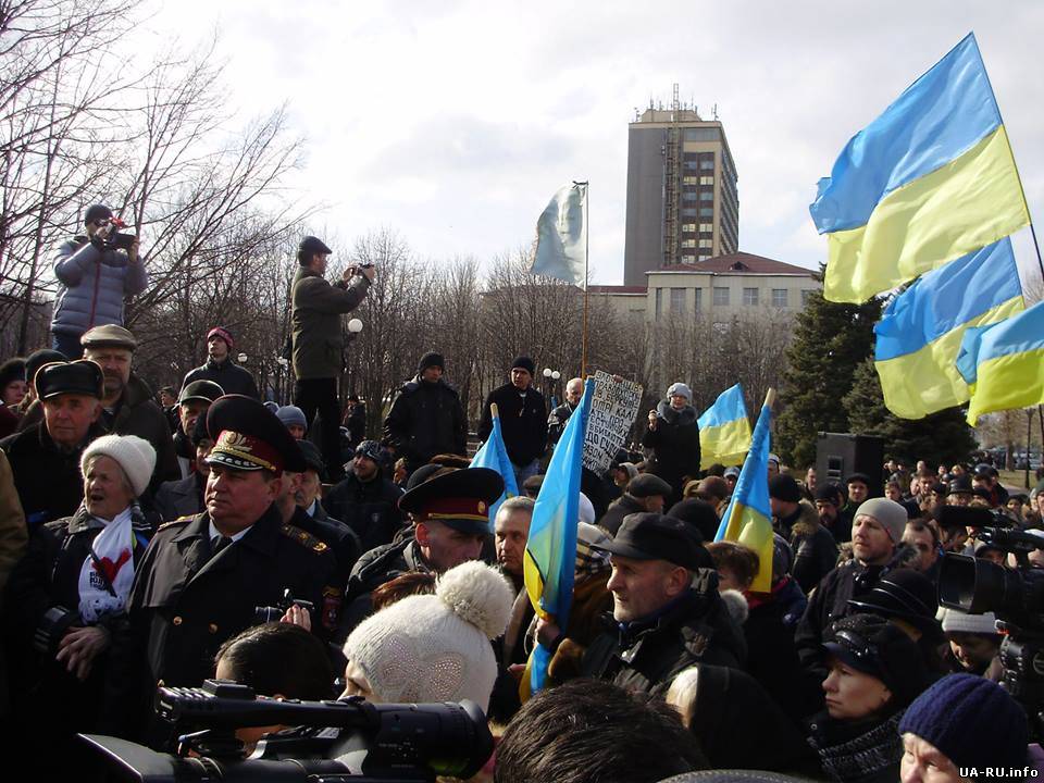 Поминальное Народное вече за "Небесной сотней" состоялось в Луганске
