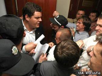 Оппозиции удалось сорвать сессию Киевсовета