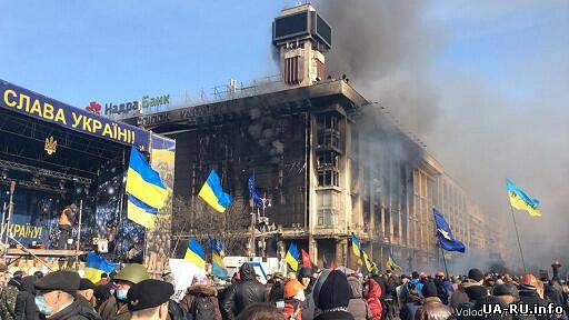 Видео, как Самооборона Майдана пыталась тушить пожар в Доме профсоюзов