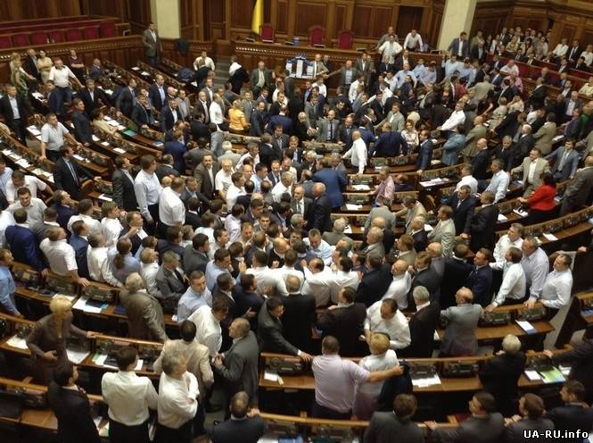 Депутаты приняли закон о прекращении преследований активистов Евромайдана