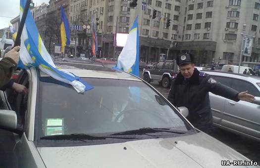 Автоколонна с Майдана двинулась пикетировать здание чиновника из расследования Т.Черновол
