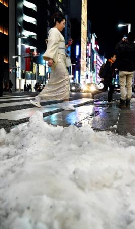 На японском острове впервые за 115 лет выпал снег