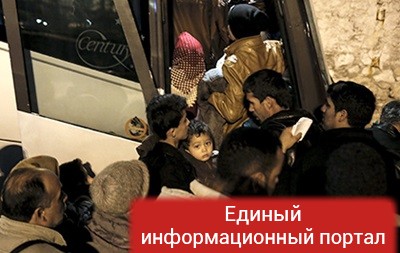 На границе Греции и Македонии заблокировали 80 автобусов с мигрантами