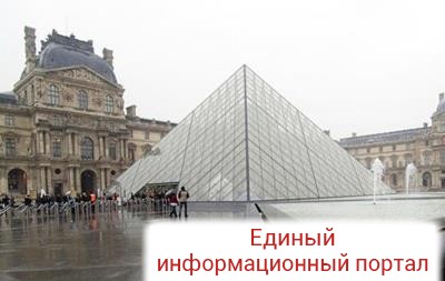 Лувр закрыли из-за наводнений в Париже