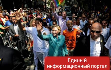 Клинтон приняла участие в гей-параде