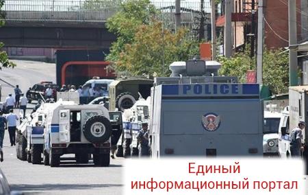 В Ереване пострадали и митингующие, и полицейские