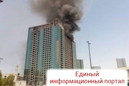 В Абу-Даби загорелся небоскреб